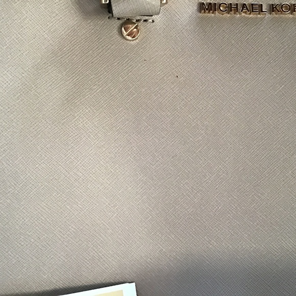 Michael Kors tote and wallet set - Picture 2 of 4